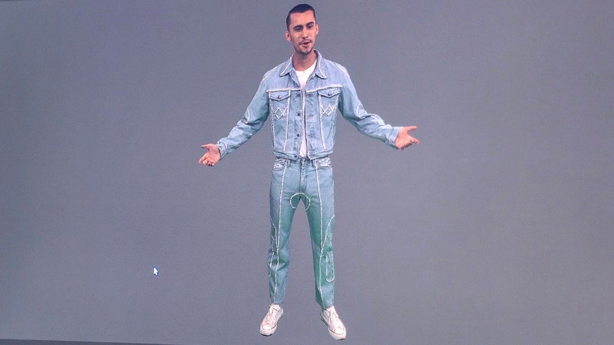 Humanising Digital: Yahoo Kicks Off NYFW By Hurling Holograms Into Fans’ Homes