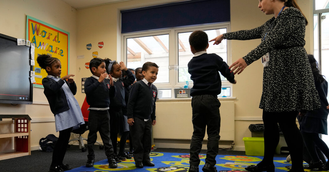 In Britain, Young Children Don’t Wear Masks in School