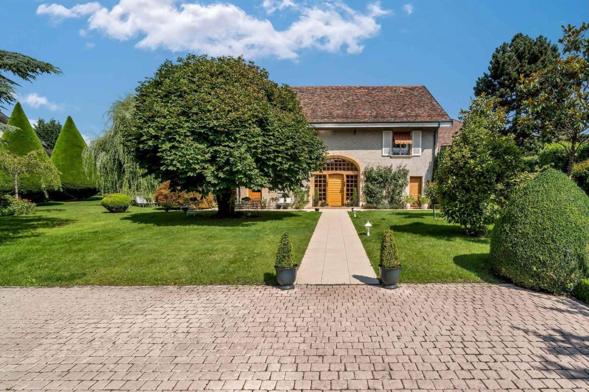 Swiss Sheepfold Built In 1830 Is Restored As A .2-Million Family Home