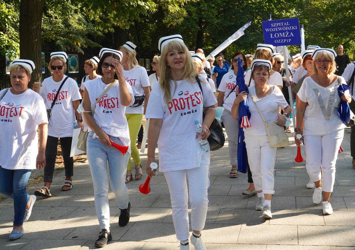 Thousands Of Polish Medical Workers Protest Over Pay And Working Conditions