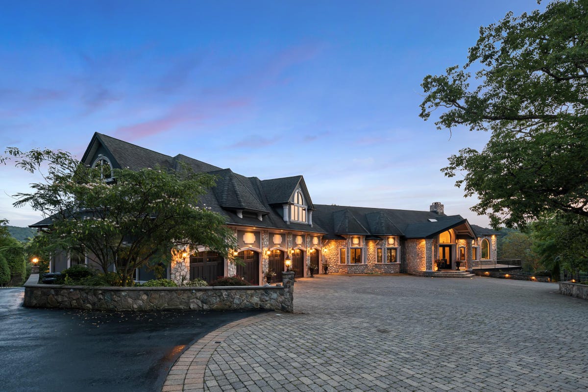 New Jersey Estate With Built-In Nightclub Takes House Party To A Whole Other Level