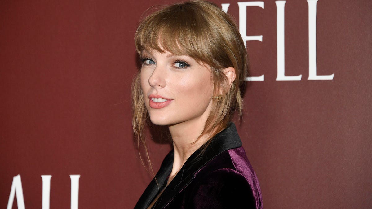 Taylor Swift’s Re-Recorded ‘Red’ Hits No. 1 Nearly Decade After First Version Topped The Charts