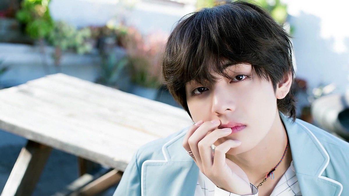 BTS Member V Scores His First Solo Hot 100 Hit In America With ‘Christmas Tree’